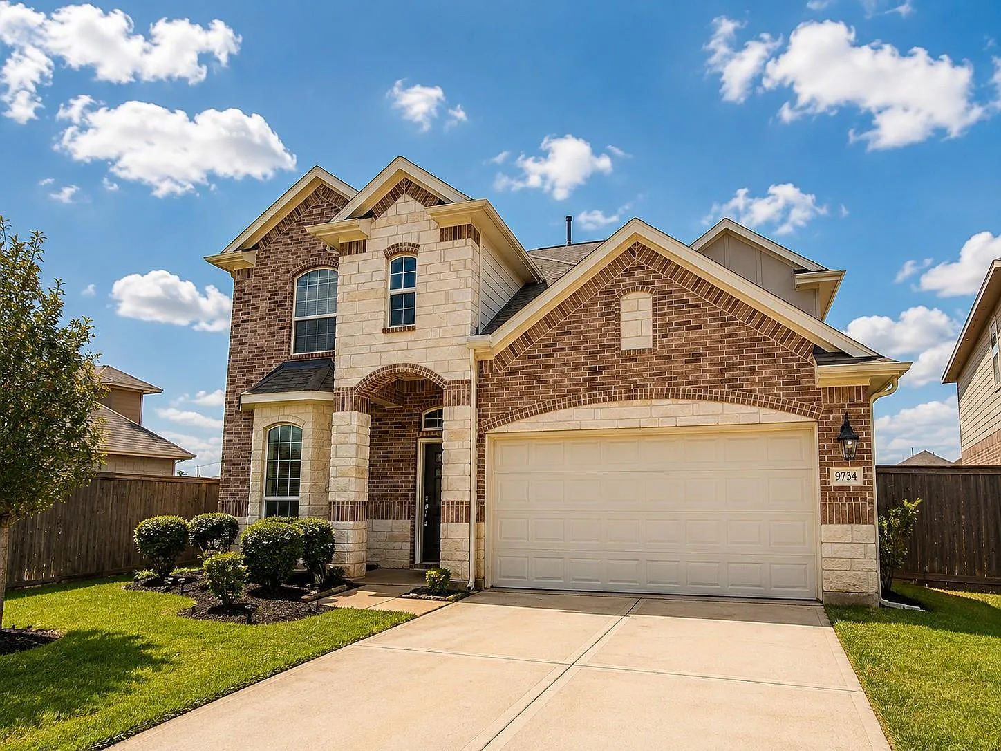 4 bed, 3.5 bath, 2740 sqft, $2,700 — Photo 1