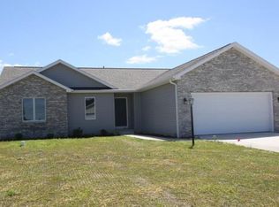 12830 Winding River Dr, Middlebury, IN 46540