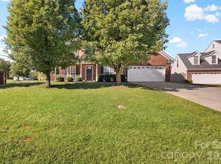 156 Rusty Nail Dr, Mooresville, NC 28115