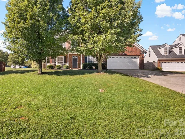 156 Rusty Nail Dr, Mooresville, NC 28115