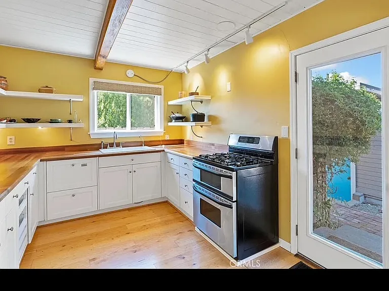 1292 Sydney St — Photo 10