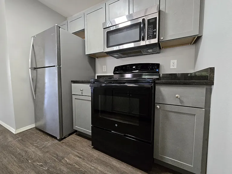 539 Welch St — Photo 5