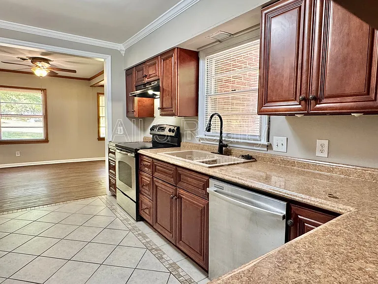 804 Hillman St — Photo 17