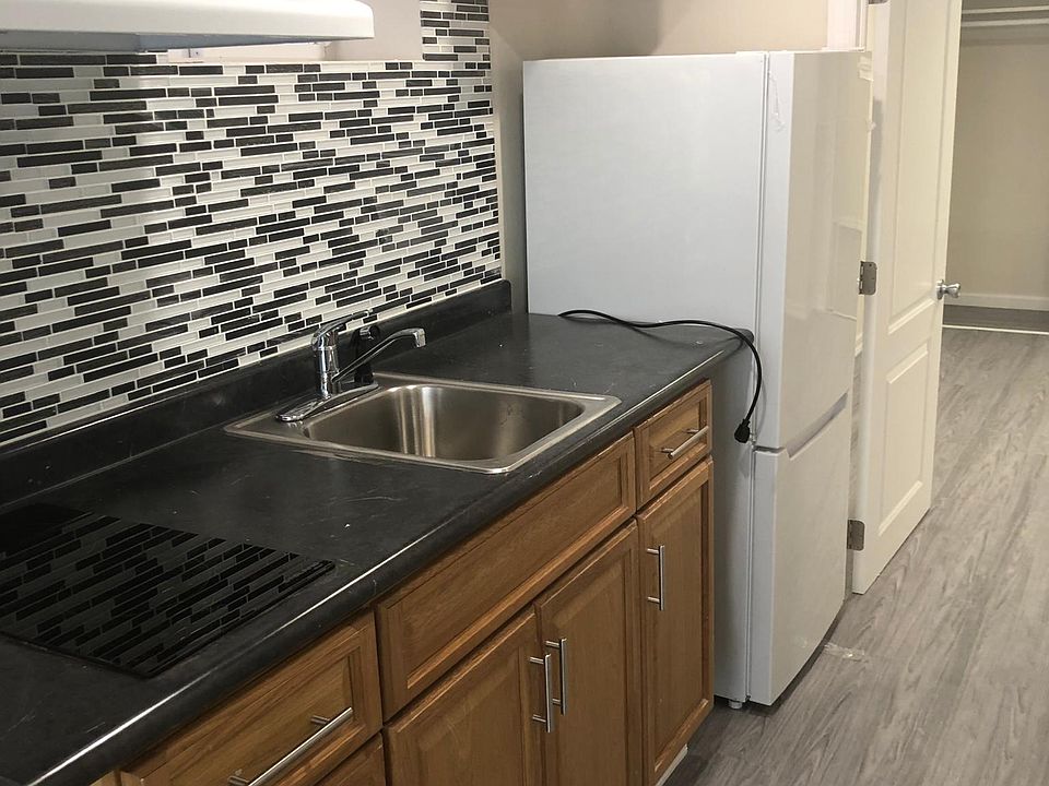 2nd image of 3916 Laurel Ave