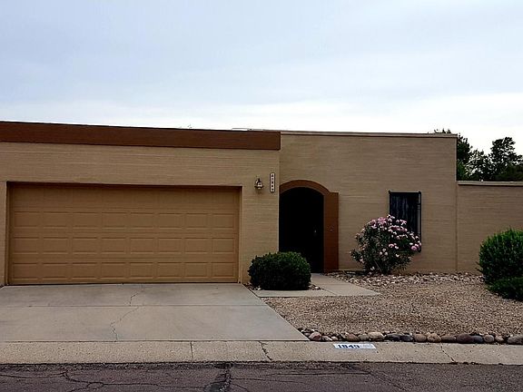 2nd image of 1849 N Fountain Park Dr