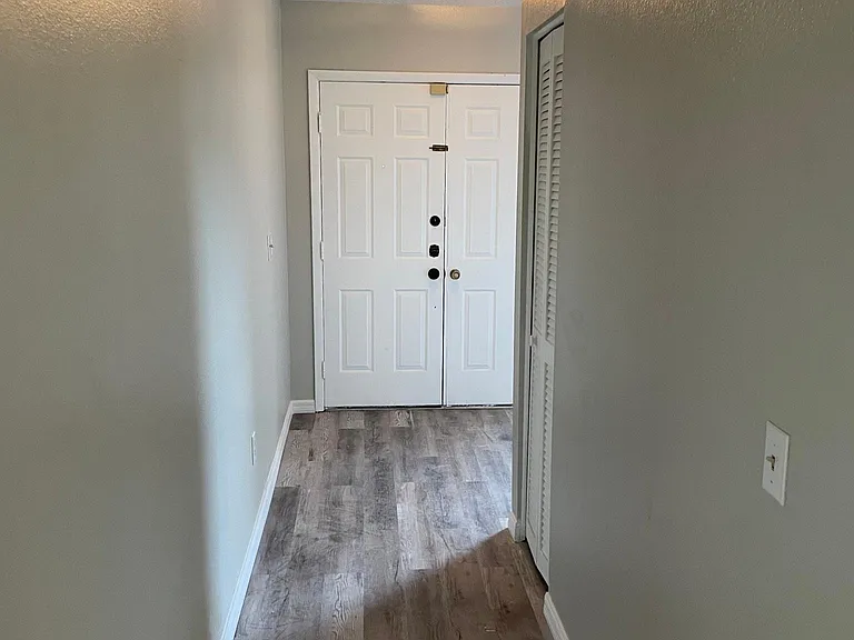 1926 Meadowridge Dr — Photo 10