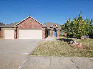 8709 Stacy Lynn Ln, Yukon, OK 73099