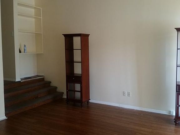 4th image of 42 Sandalwood Cir