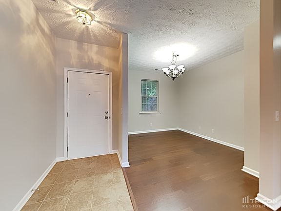2nd image of 113 W Oaks Ct
