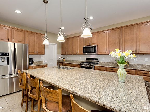 4th image of 42104 W Solitare Dr
