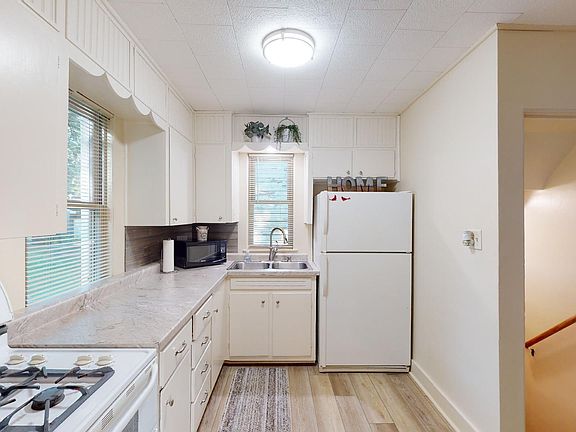 5th image of 544 10th St NE
