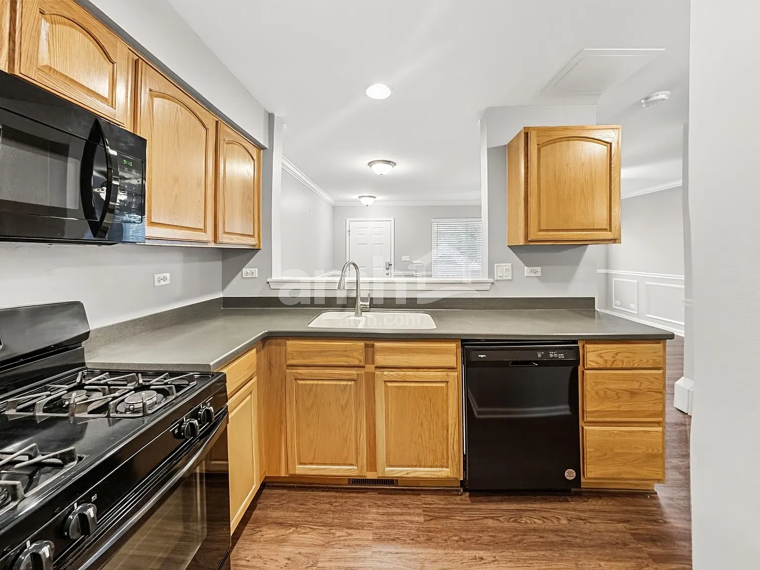2 bed, 2.5 bath, 1350 sqft, $2,470 — Photo 3