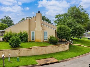 618 Kings Mountain Dr, Longview, TX 75601
