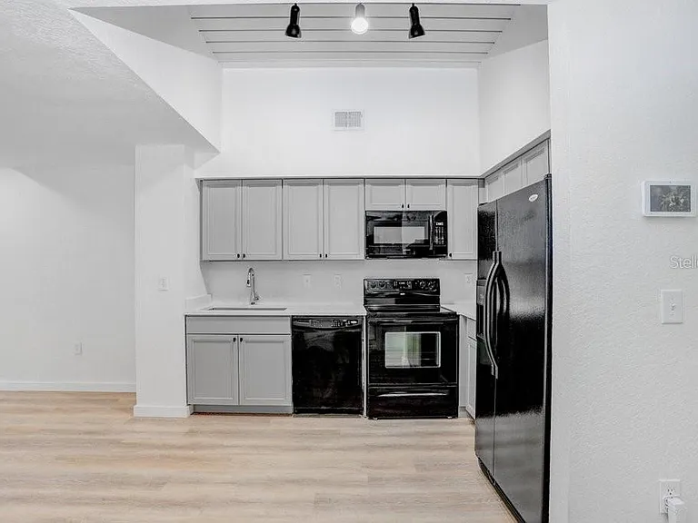 2440 W Horatio St #1012 — Photo 7