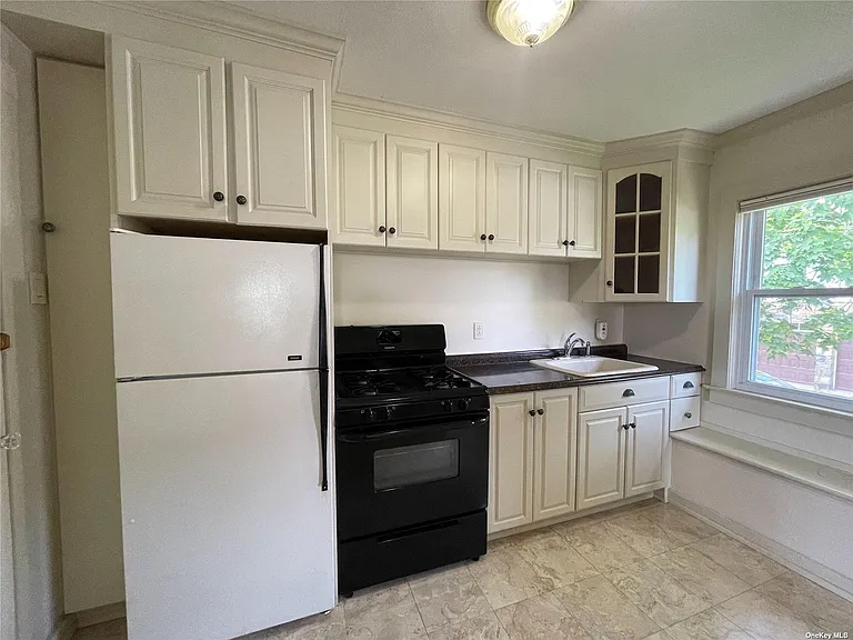 293 W Shore Rd #4 — Photo 9