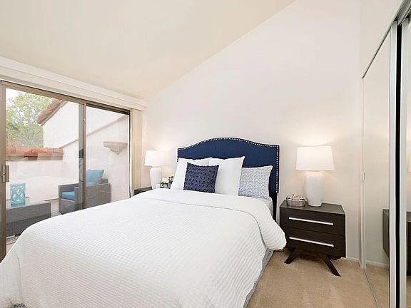 3rd image of 2051 Cliff Dr Unit 18