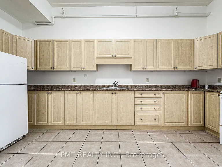 150 Colborne St #208 — Photo 5