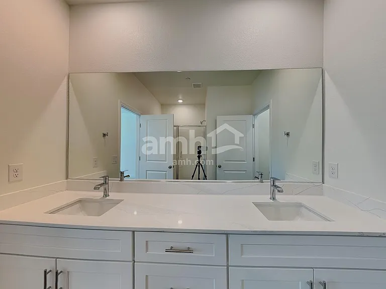 870 English Primrose St — Photo 12