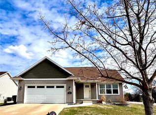 5902 Windy Meadow Ln NE, Cedar Rapids, IA 52411