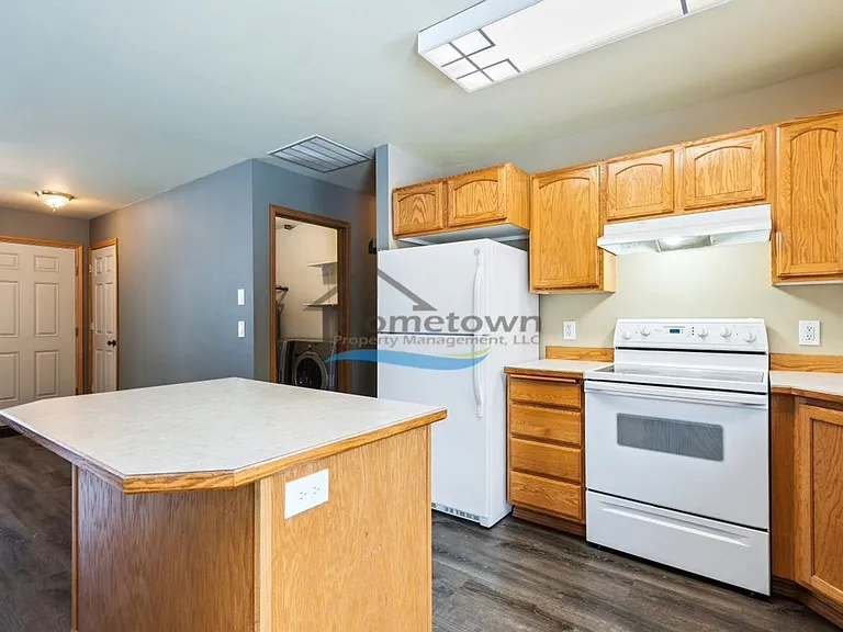 880 N Tucson St — Photo 11