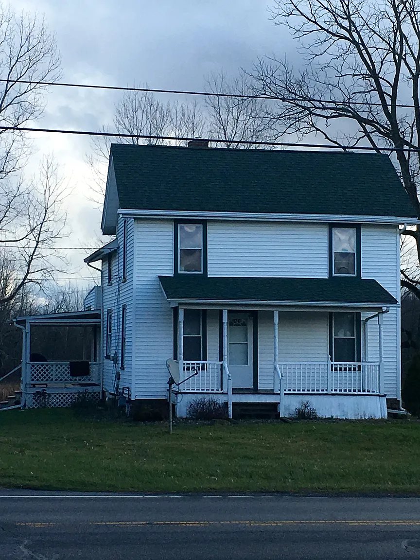 2738 Bazetta Rd NE photo 1