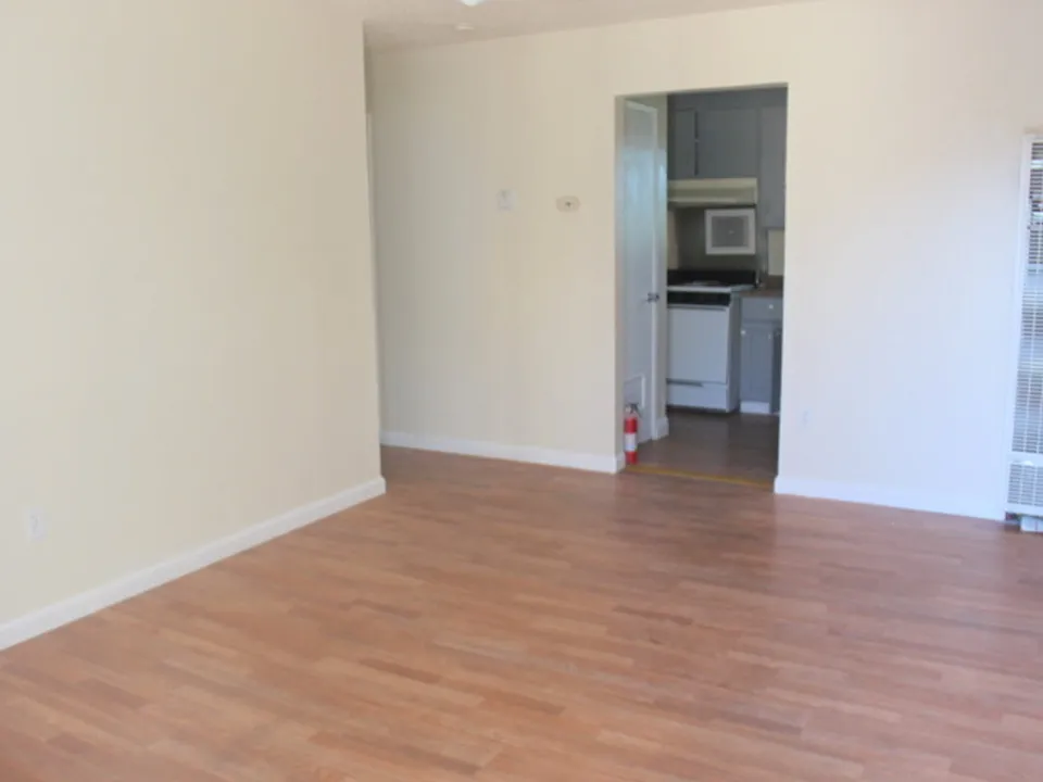 320 W 20th St #10