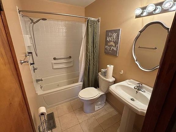 5th image of 305 N 3rd St