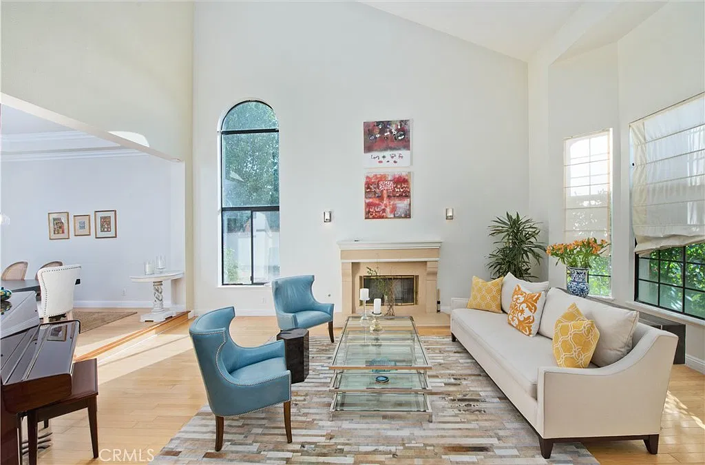5 bed, 4.5 bath, 3317 sqft, $8,250 — Photo 2