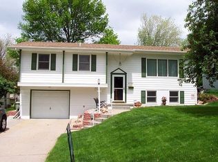 8716 Weir St, Omaha, NE 68127