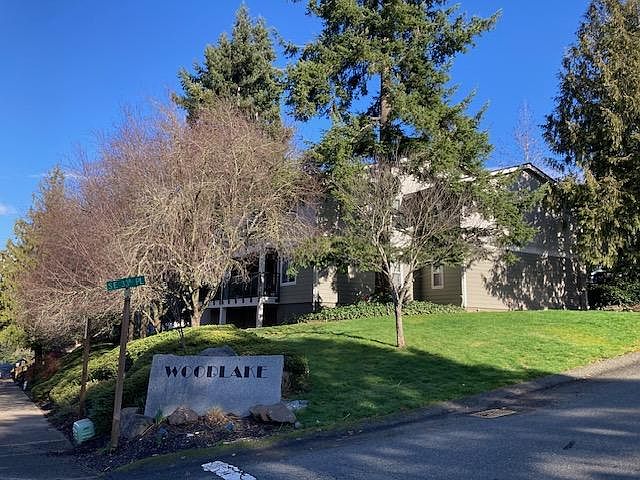 Woodlake entrance