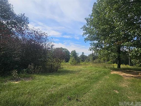 4th image of 16-20 Fox Run Ln