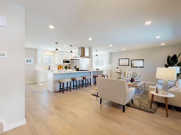 04 - Living room.jpg