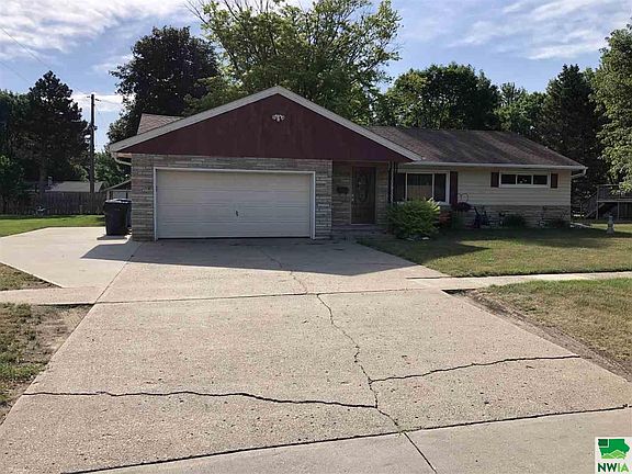 2nd image of 124 10th Ave SE