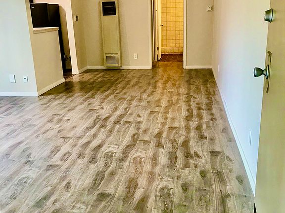 LARGE 1 BEDROOM/ 1 BATH WITH NEW PREMIUM THERMAL WINDOWS~