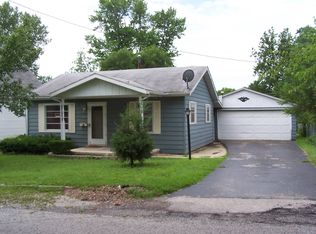 1004 Walnut St, Beardstown, IL 62618