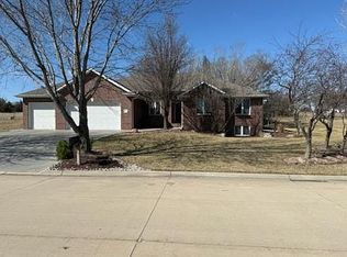 1601 Doyle Ln, Beatrice, NE 68310