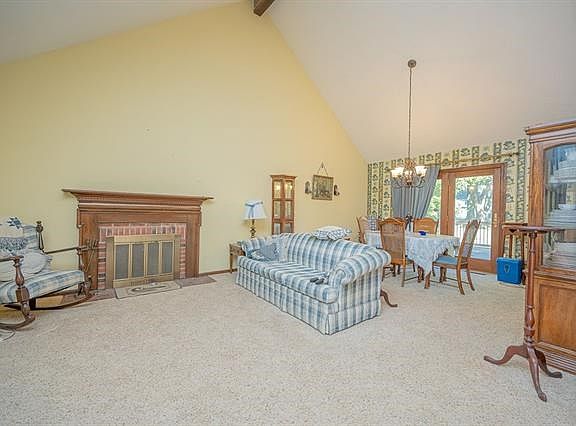 4th image of 1912 Larkspur Dr