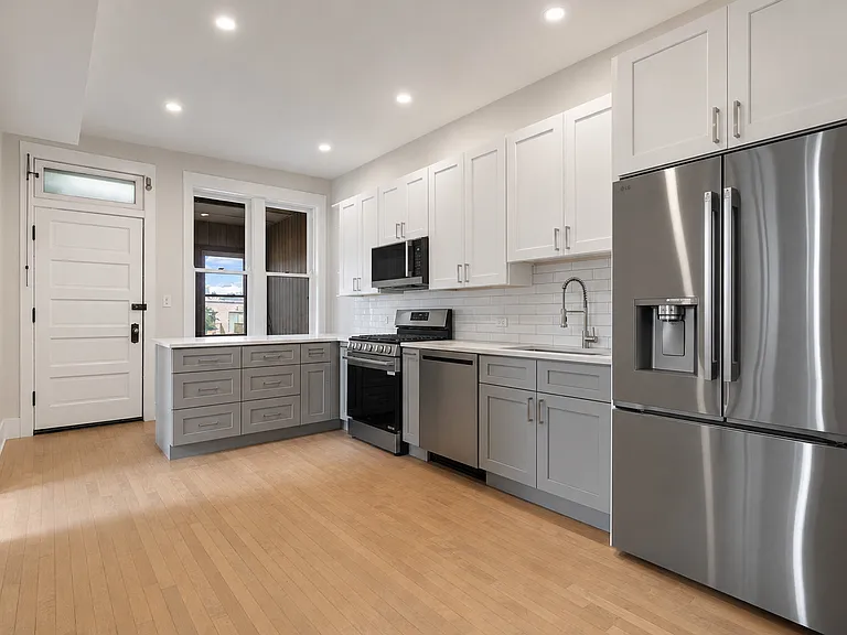 1079 N Paulina St #3 — Photo 7