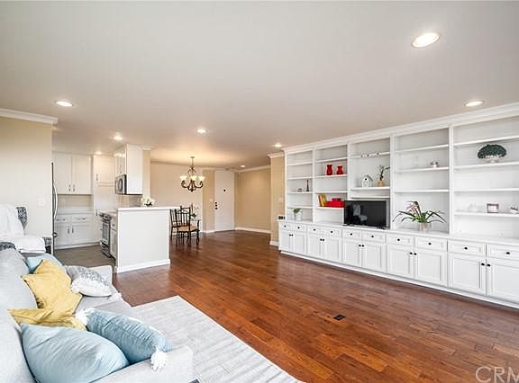 4th image of 6542 Ocean Crest Dr APT D307