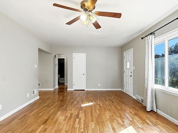 5th image of 1034 SW Crest Dr