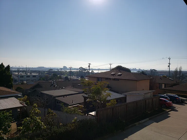 Sunset Vista Apartments — Photo 45