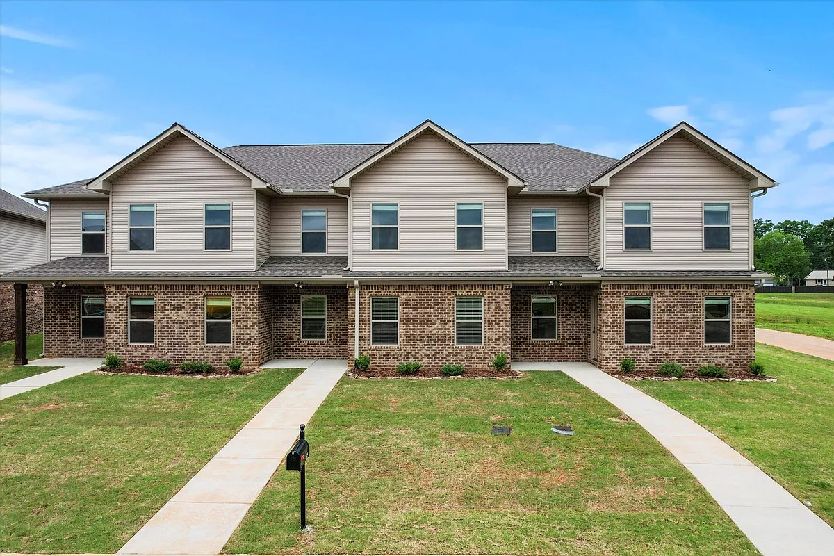 Building Photo - 16097 Cohen Dr