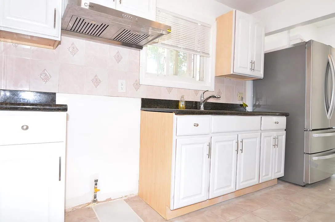 3 bed, 1400 sqft, $2,700 — Photo 1