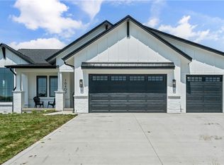 16409 Ironwood Ln, Urbandale, IA 50263