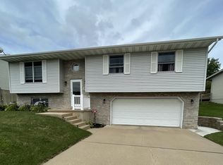 3815 Cora Dr, Dubuque, IA 52002
