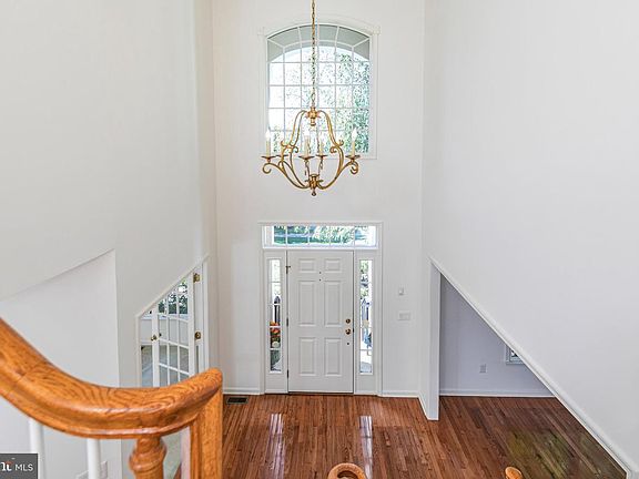 5th image of 7 Firestone Ct