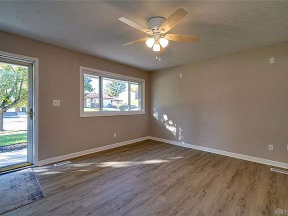 3rd image of 431 Orchard Hill Dr