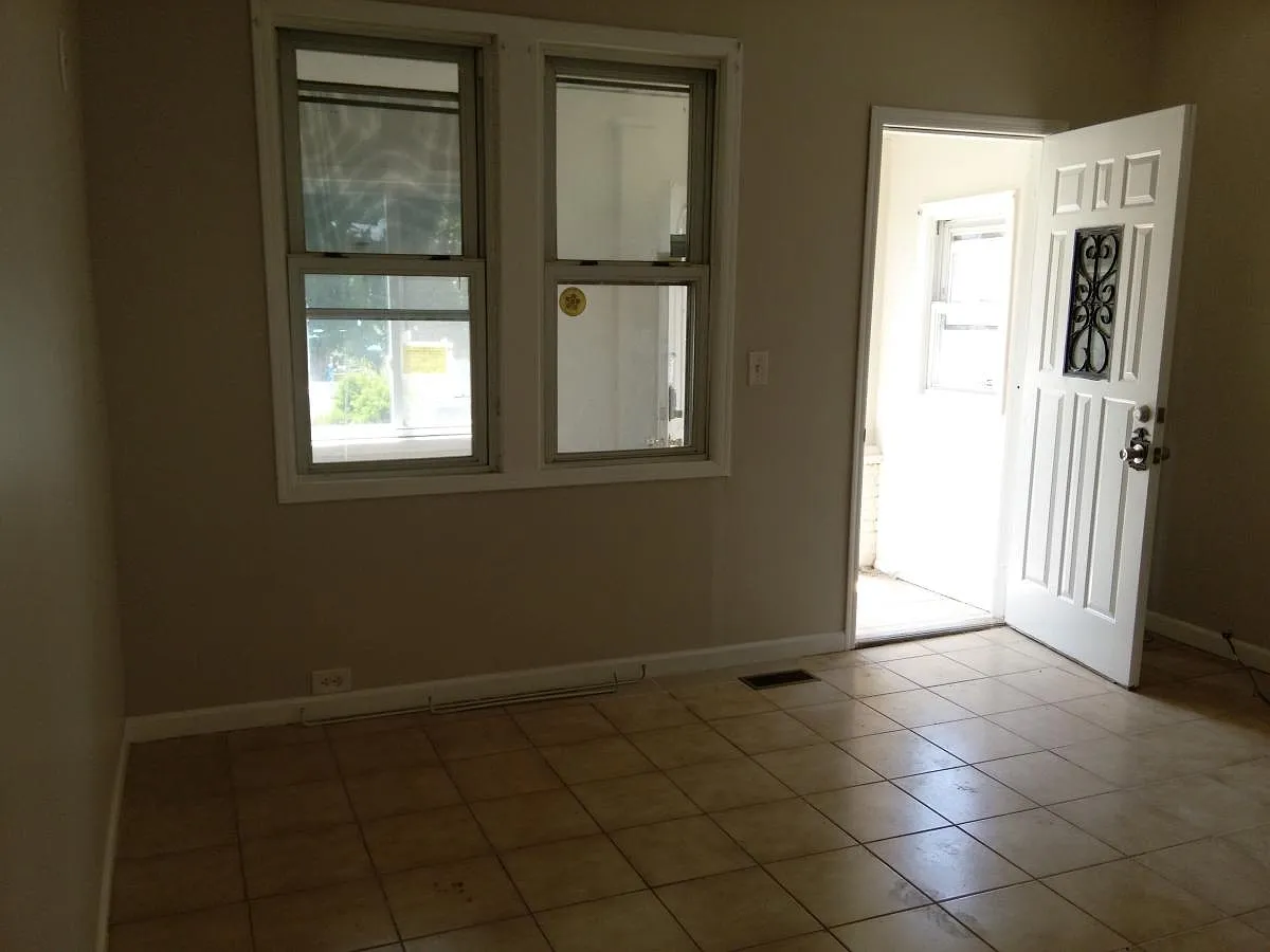 432 Ashley Street — Photo 3