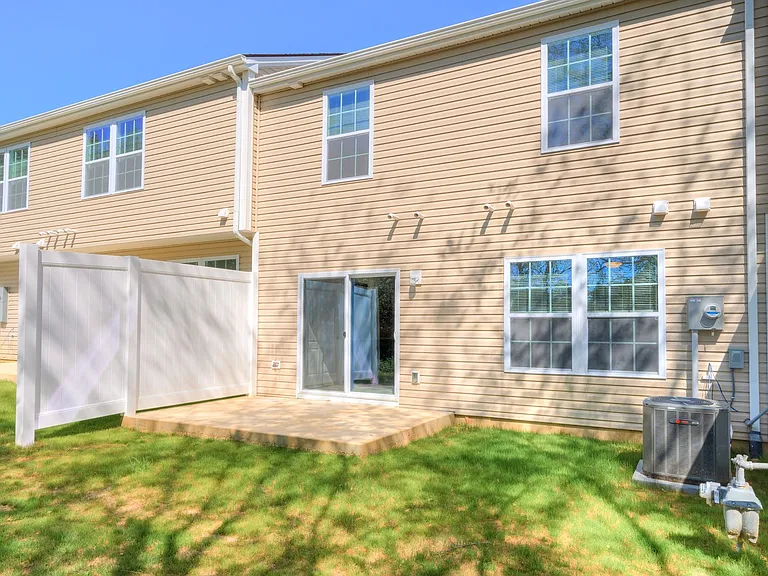 730 Twisted Oak Dr NW — Photo 2
