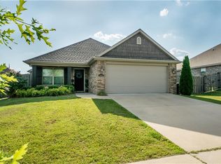 3055 N Autumn Rose Ave, Fayetteville, AR 72704